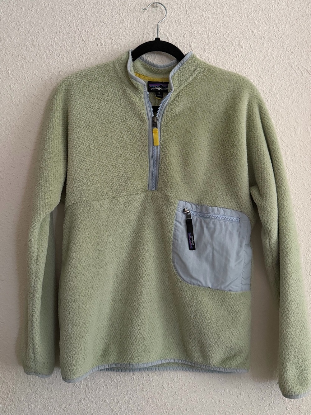 Patagonia Men’s Light Green Quarter-Zip Fleece Pullover with Chest Pocket